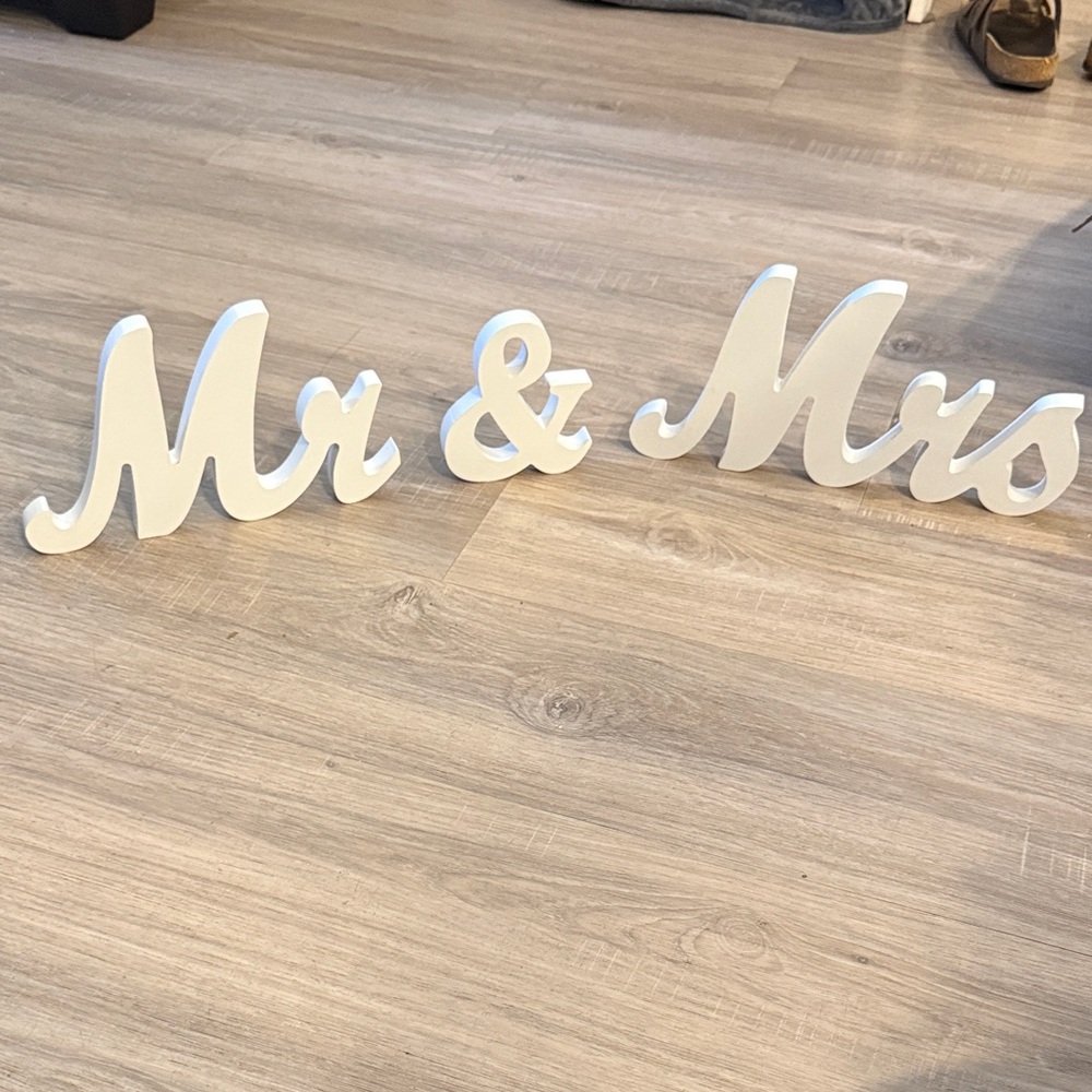 White Mr & Mrs Decorative Sign